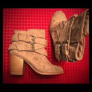 Size 5 heeled ankle booties
